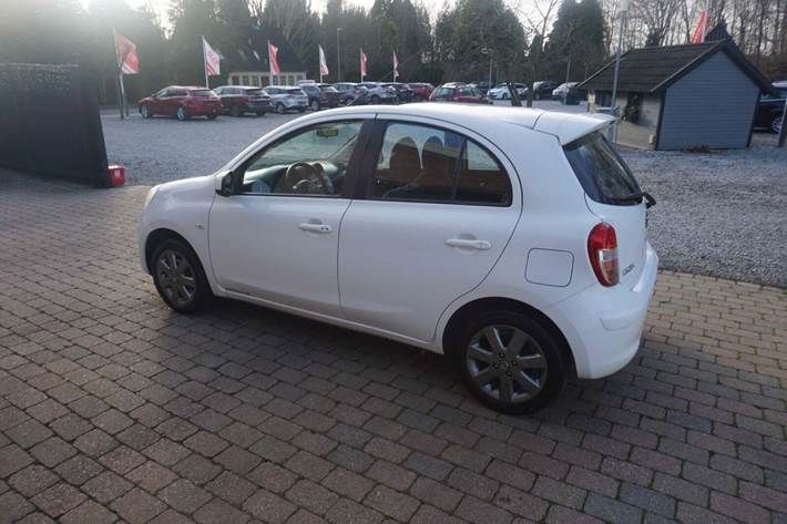 Hvid Nissan Micra fra 2011