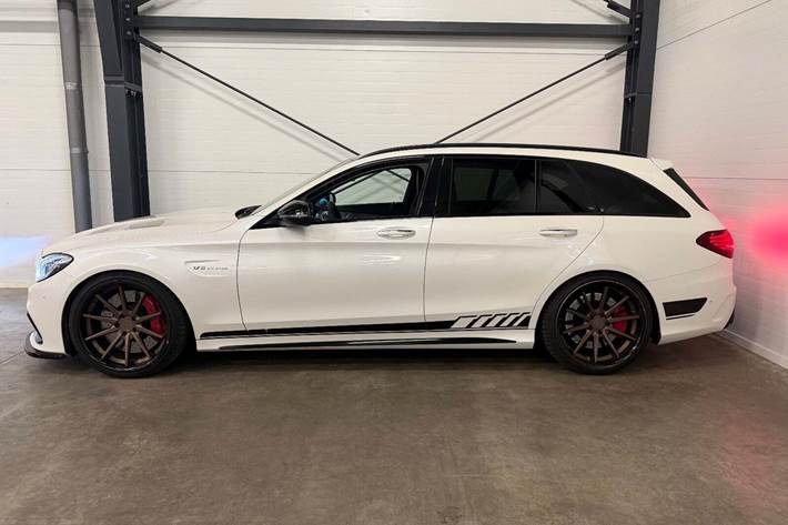 Hvid Mercedes C63 fra 2016