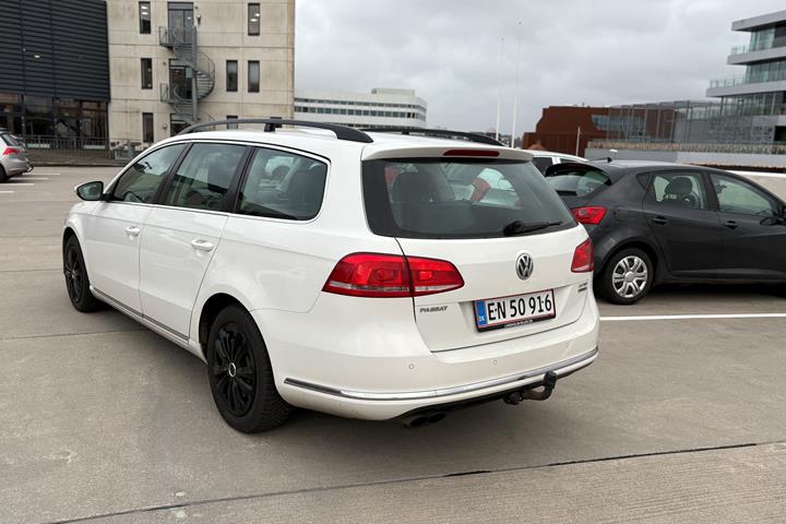Hvid VW Passat fra 2012
