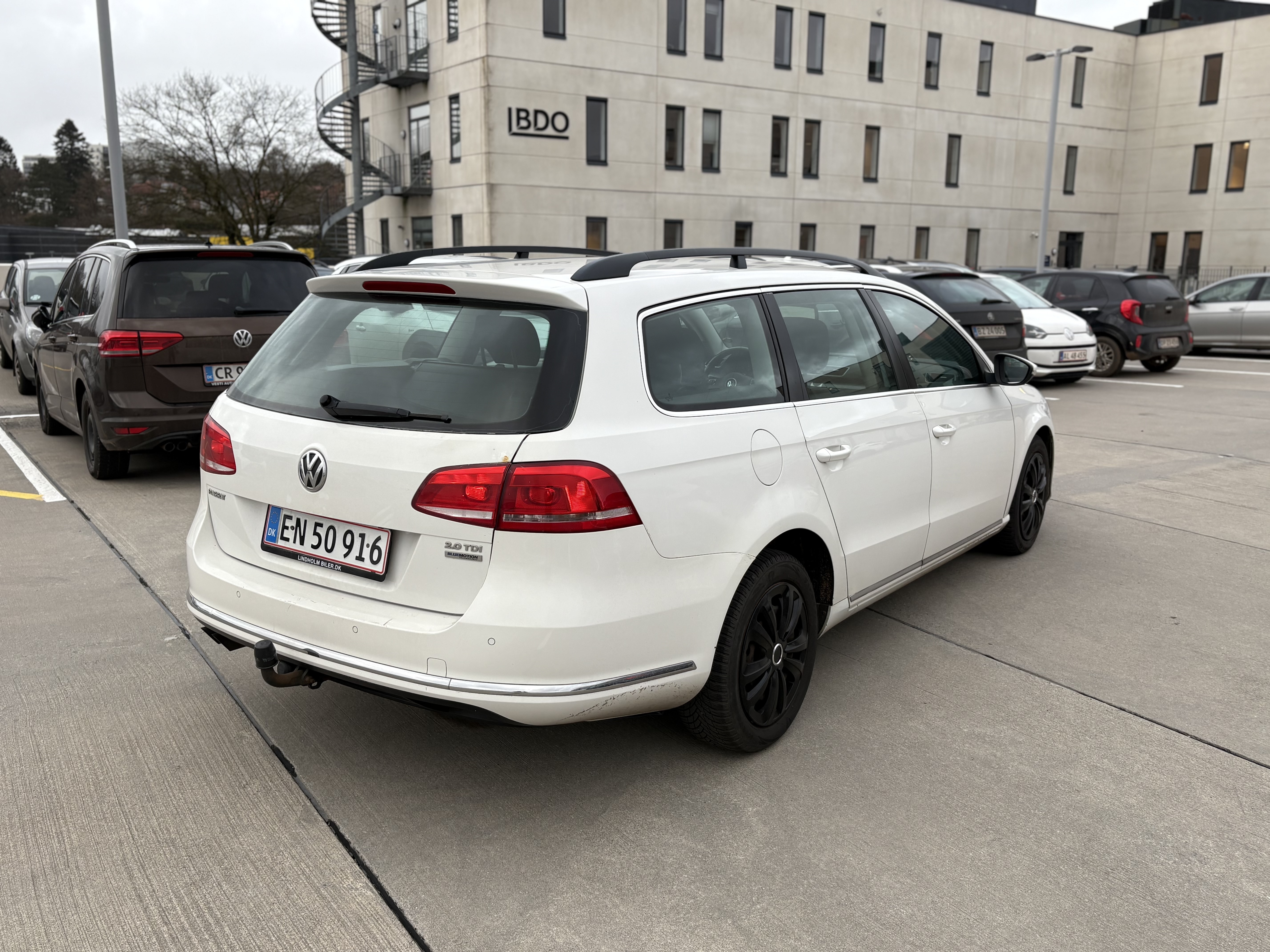 Hvid VW Passat fra 2012