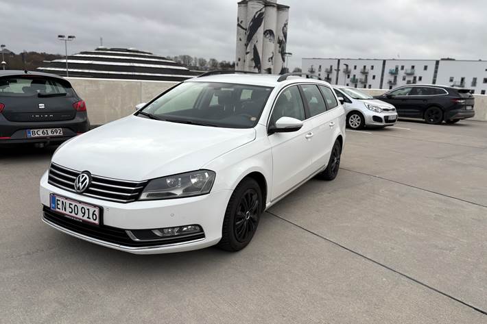 Hvid VW Passat fra 2012
