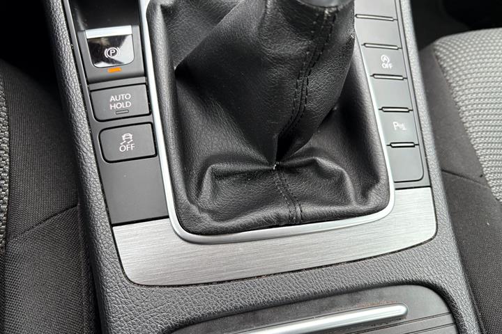 Hvid VW Passat fra 2012