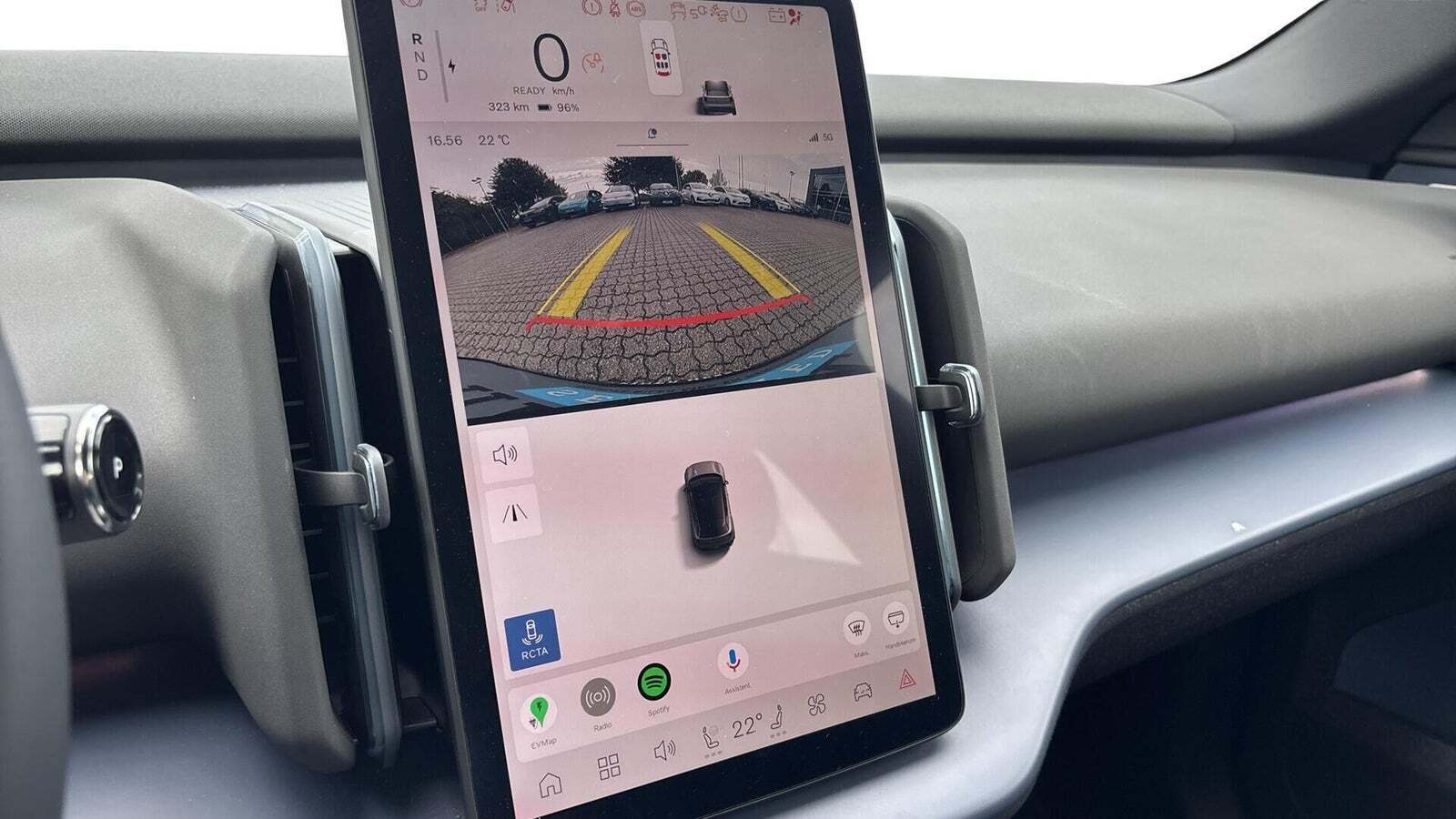 Grå Volvo EX30 fra 2024