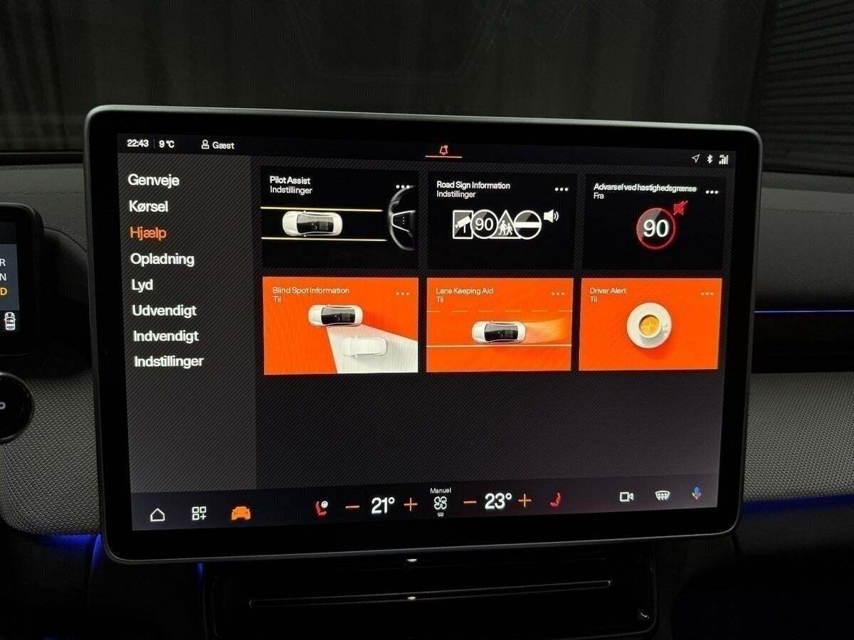 Sort Polestar 4 fra 2025