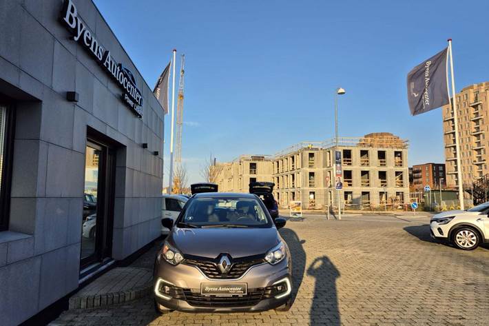 Grå Renault Captur fra 2018