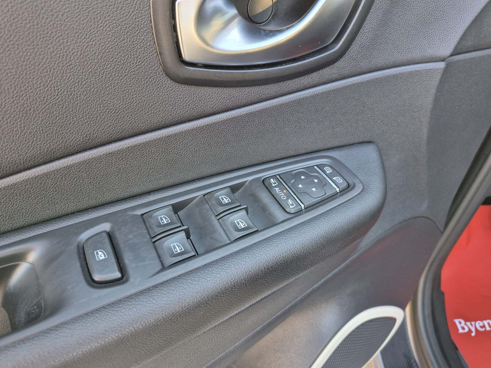 Grå Renault Captur fra 2018