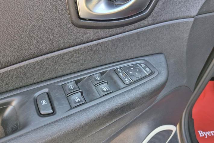 Grå Renault Captur fra 2018