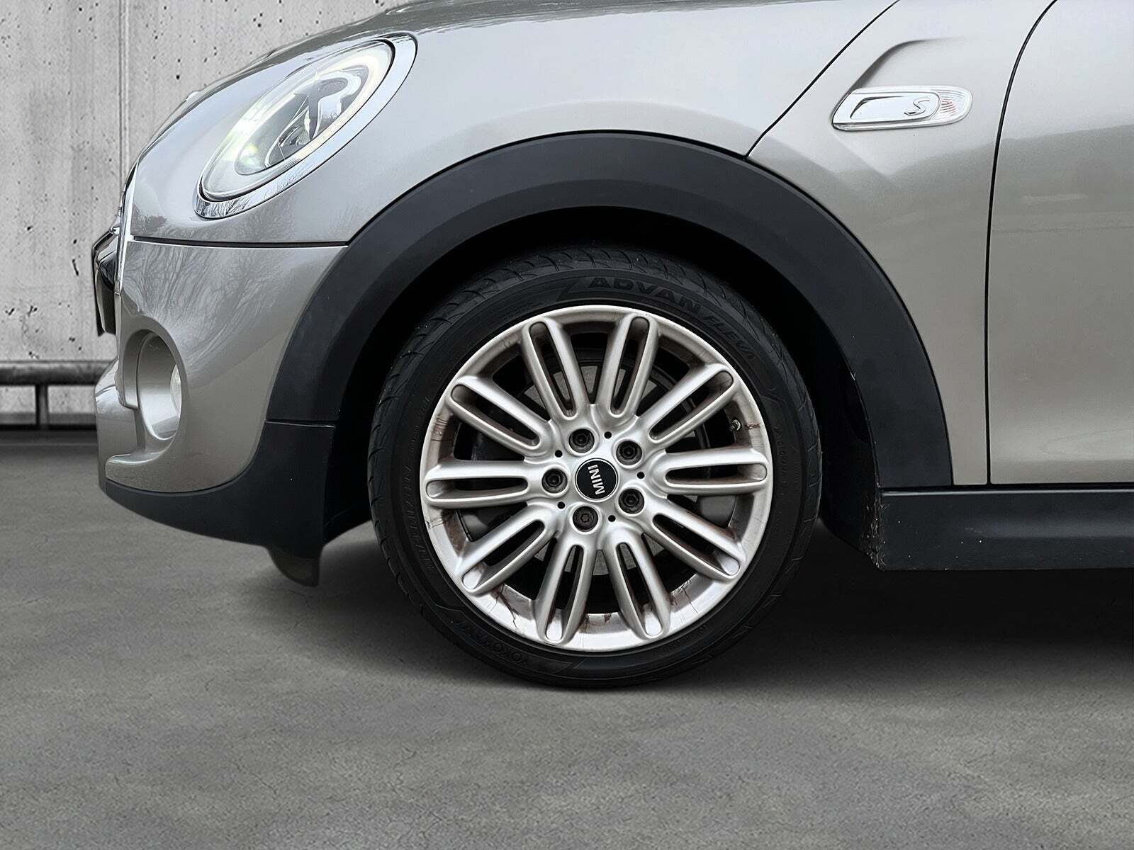 Sølv Mini Cooper S fra 2016