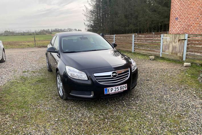 Sort Opel Insignia fra 2011