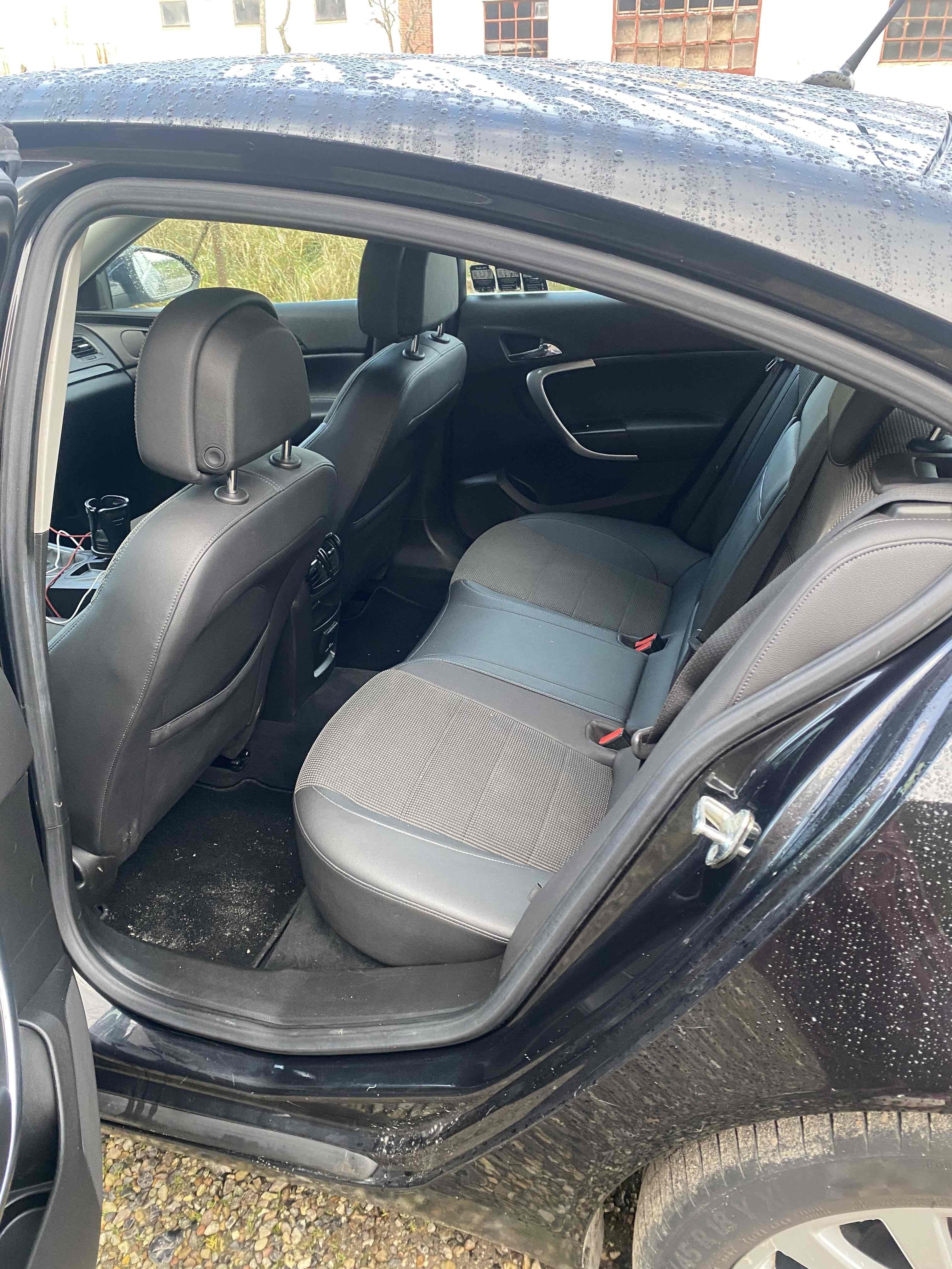 Sort Opel Insignia fra 2011