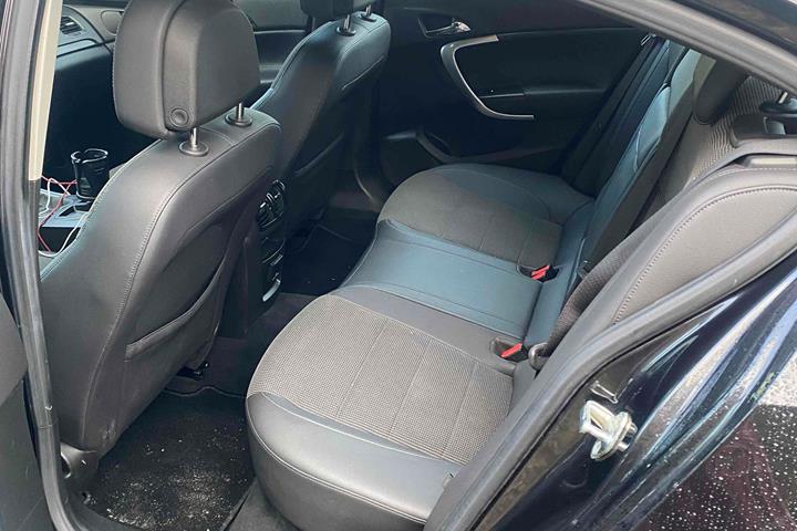 Sort Opel Insignia fra 2011