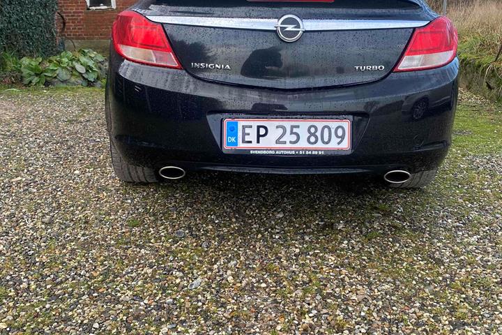 Sort Opel Insignia fra 2011