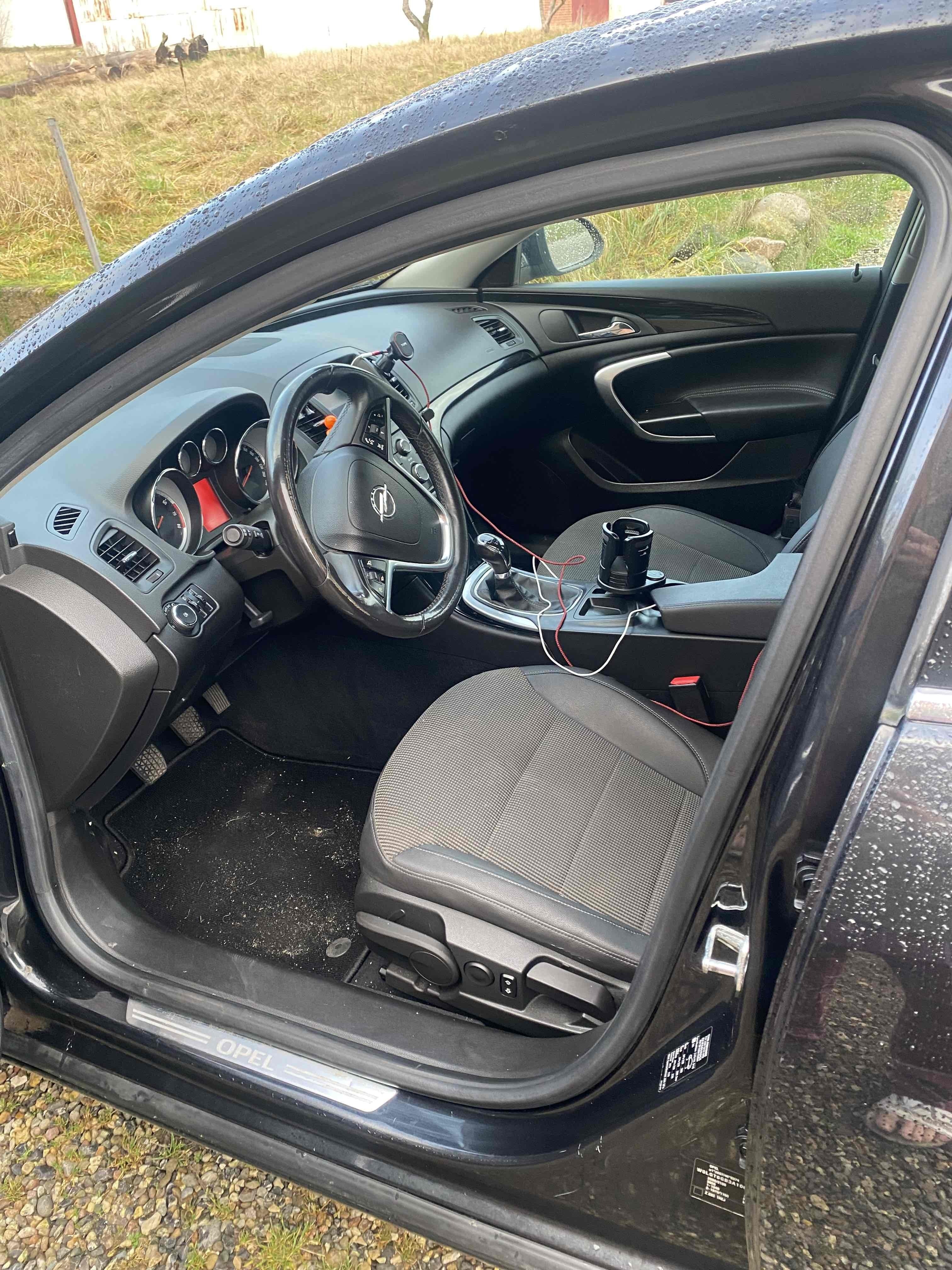 Sort Opel Insignia fra 2011