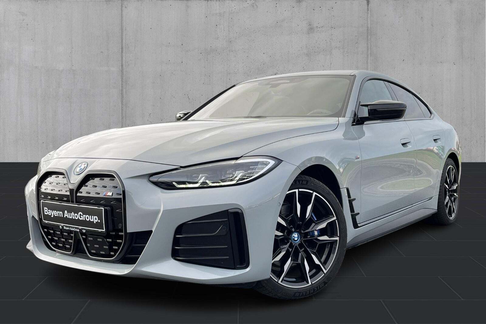 Grå BMW i4 fra 2024