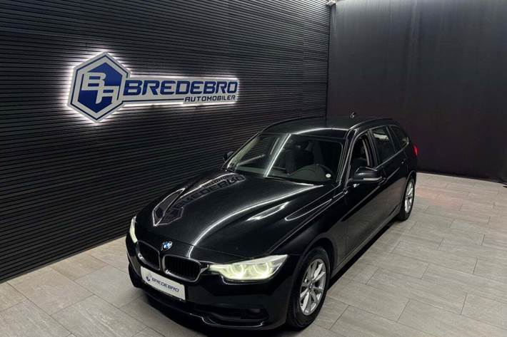 Sort BMW 320d fra 2015 set udefra