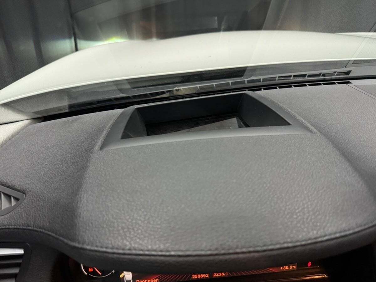 Hvid BMW 750i fra 2009