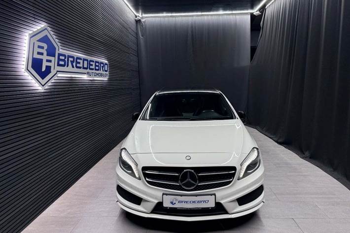 Hvid Mercedes A180 fra 2014