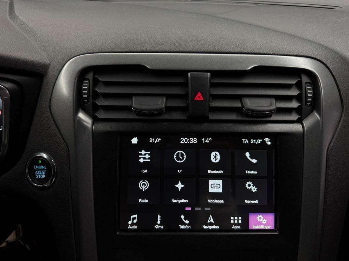 Grå Ford Mondeo fra 2019