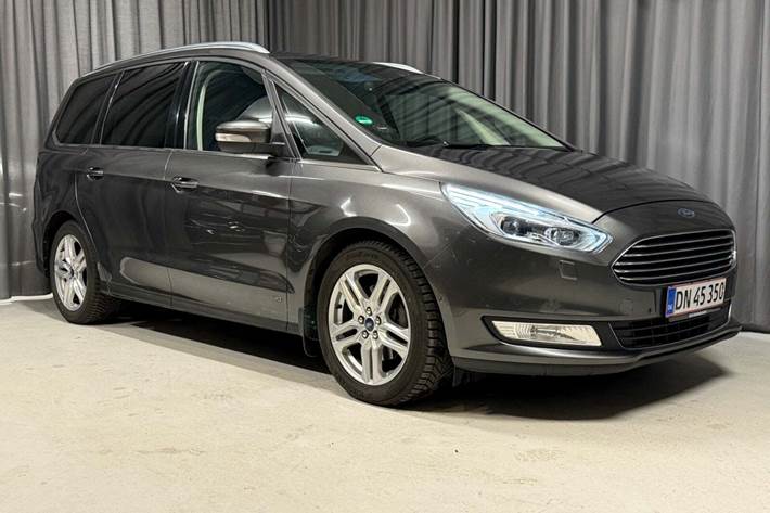 Grå Ford Galaxy fra 2020 set udefra