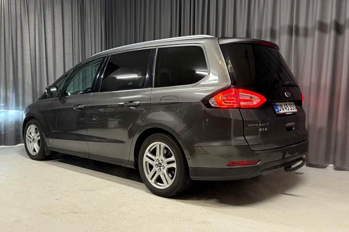 Grå Ford Galaxy fra 2020