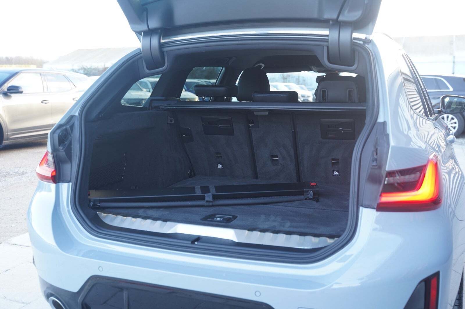 Grøn BMW 320e fra 2024