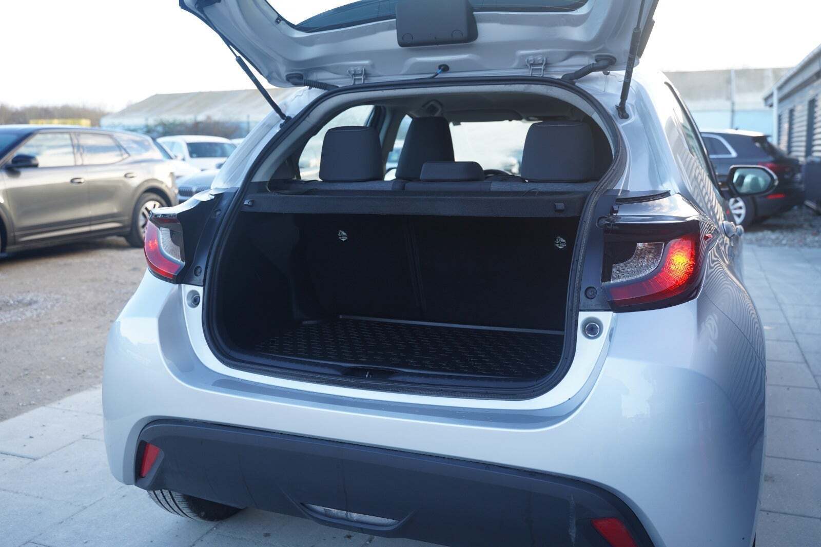 Sølv Toyota Yaris fra 2020