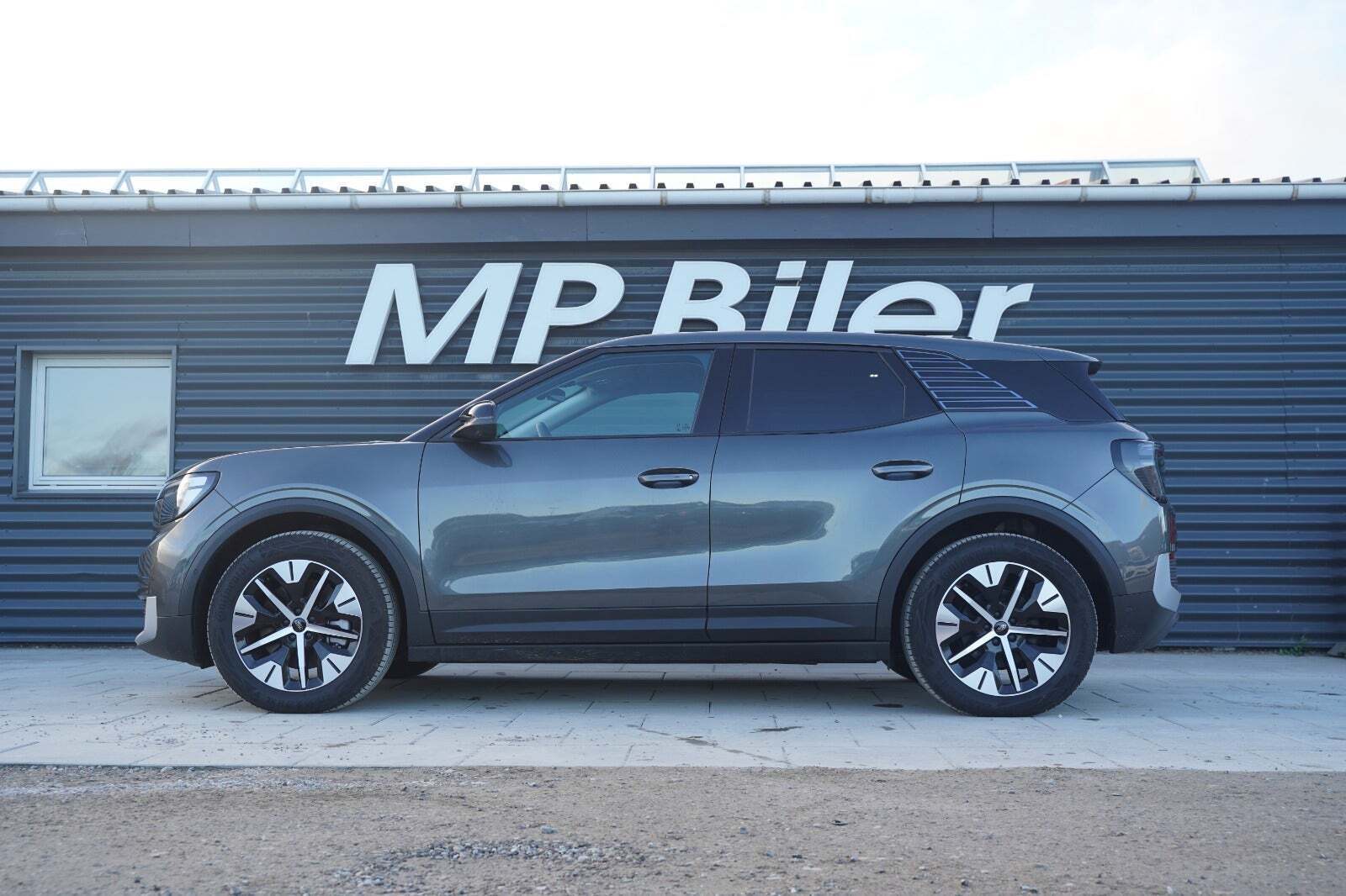 Ford Explorer 82 Select Extended Range