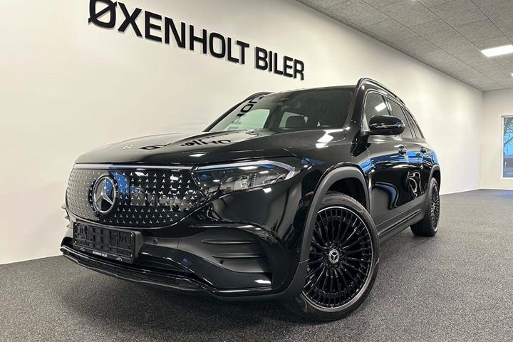 Sort Mercedes EQB300 fra 2024 set udefra