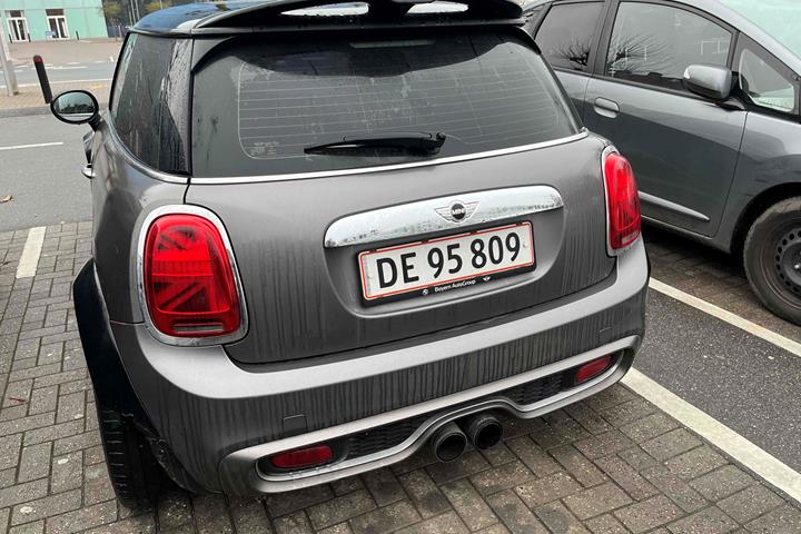 Rød Mini Cooper S fra 2014