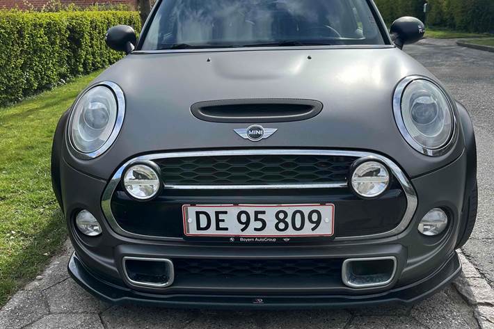 Rød Mini Cooper S fra 2014