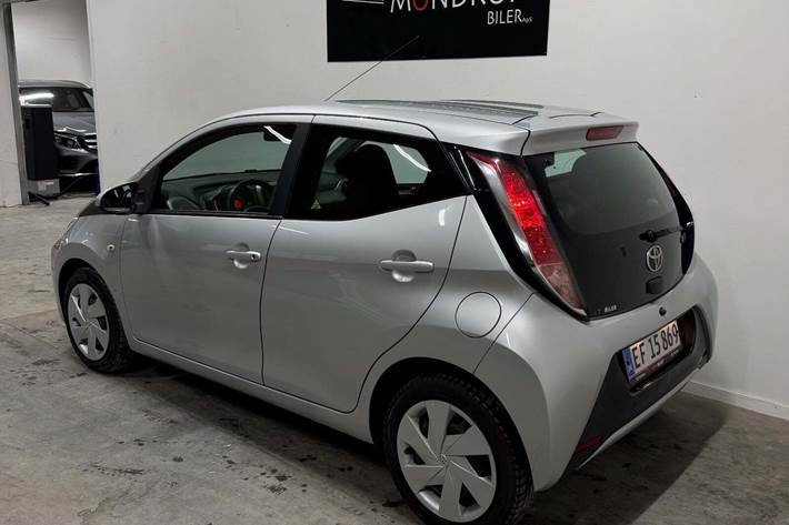 Sølv Toyota Aygo fra 2015