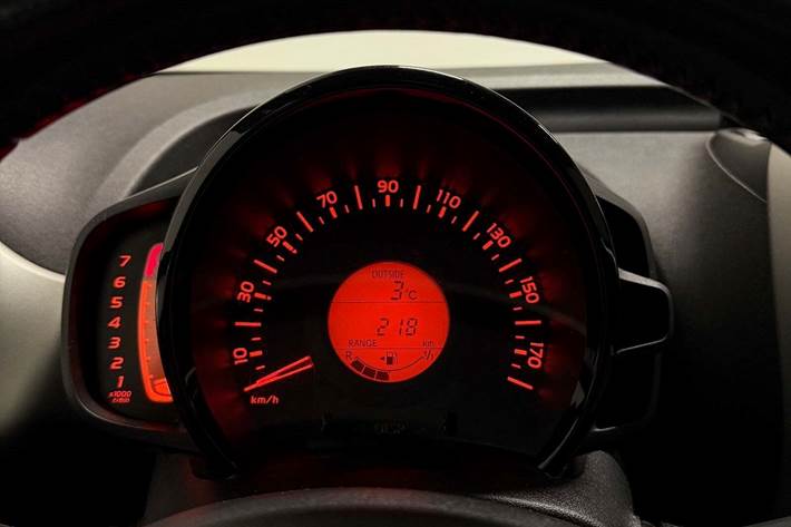 Sølv Toyota Aygo fra 2015