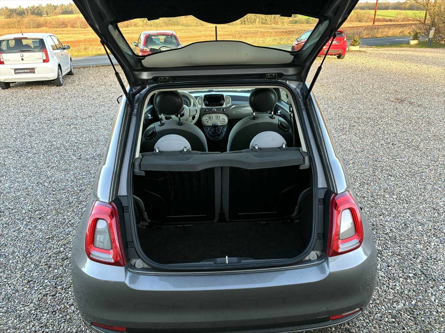 Grå Fiat 500 fra 2016