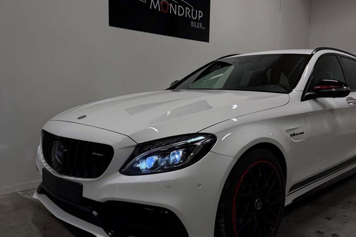 Hvid Mercedes C63 fra 2015
