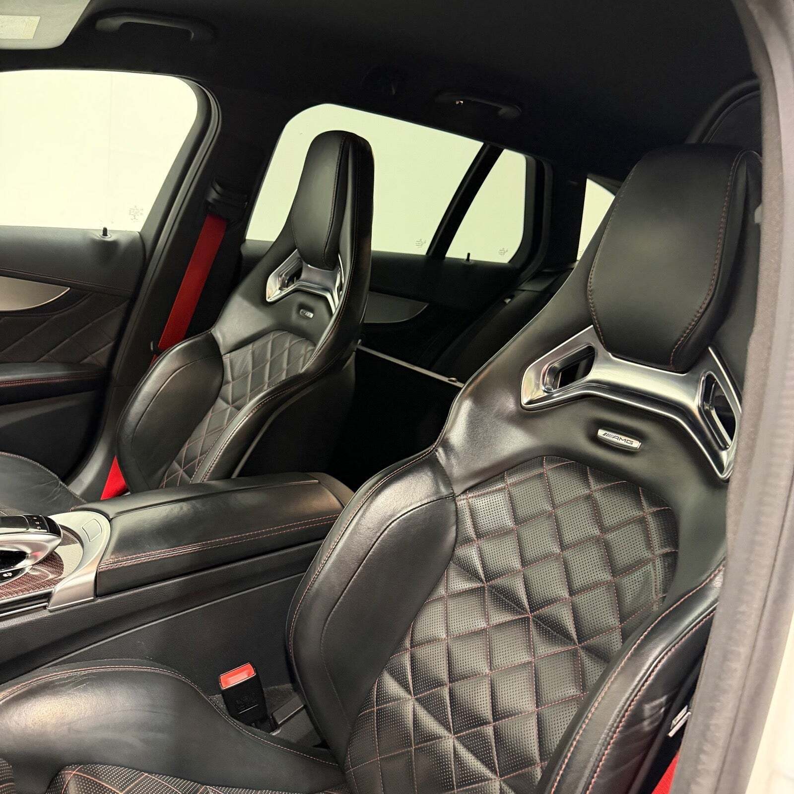Hvid Mercedes C63 fra 2015