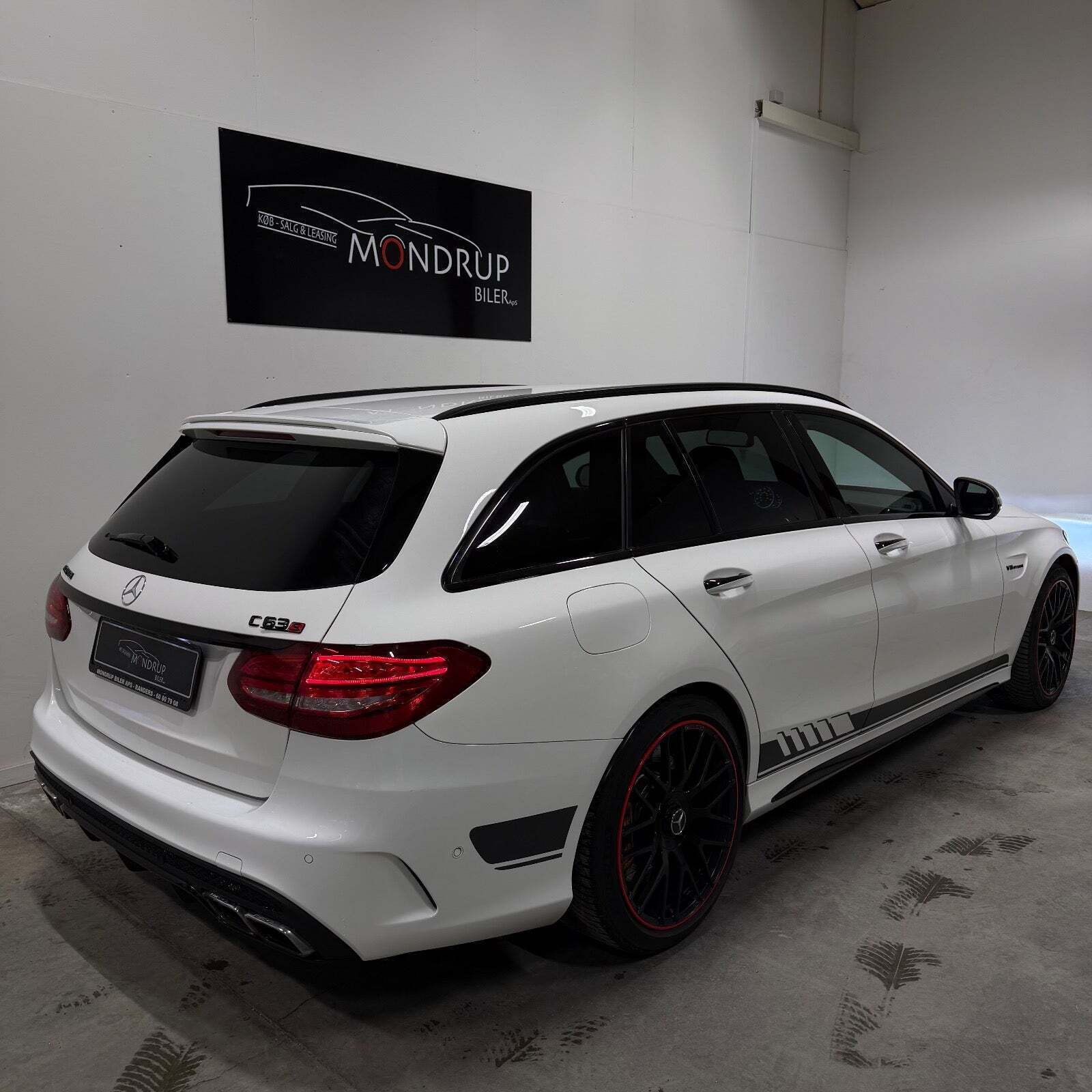 Hvid Mercedes C63 fra 2015