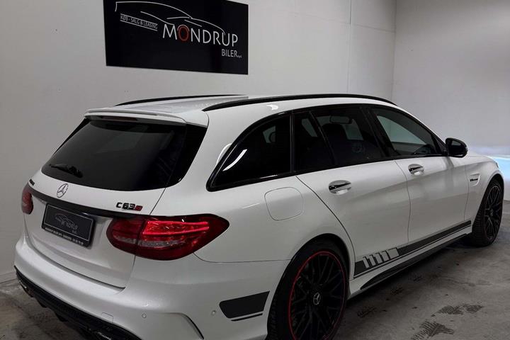 Hvid Mercedes C63 fra 2015