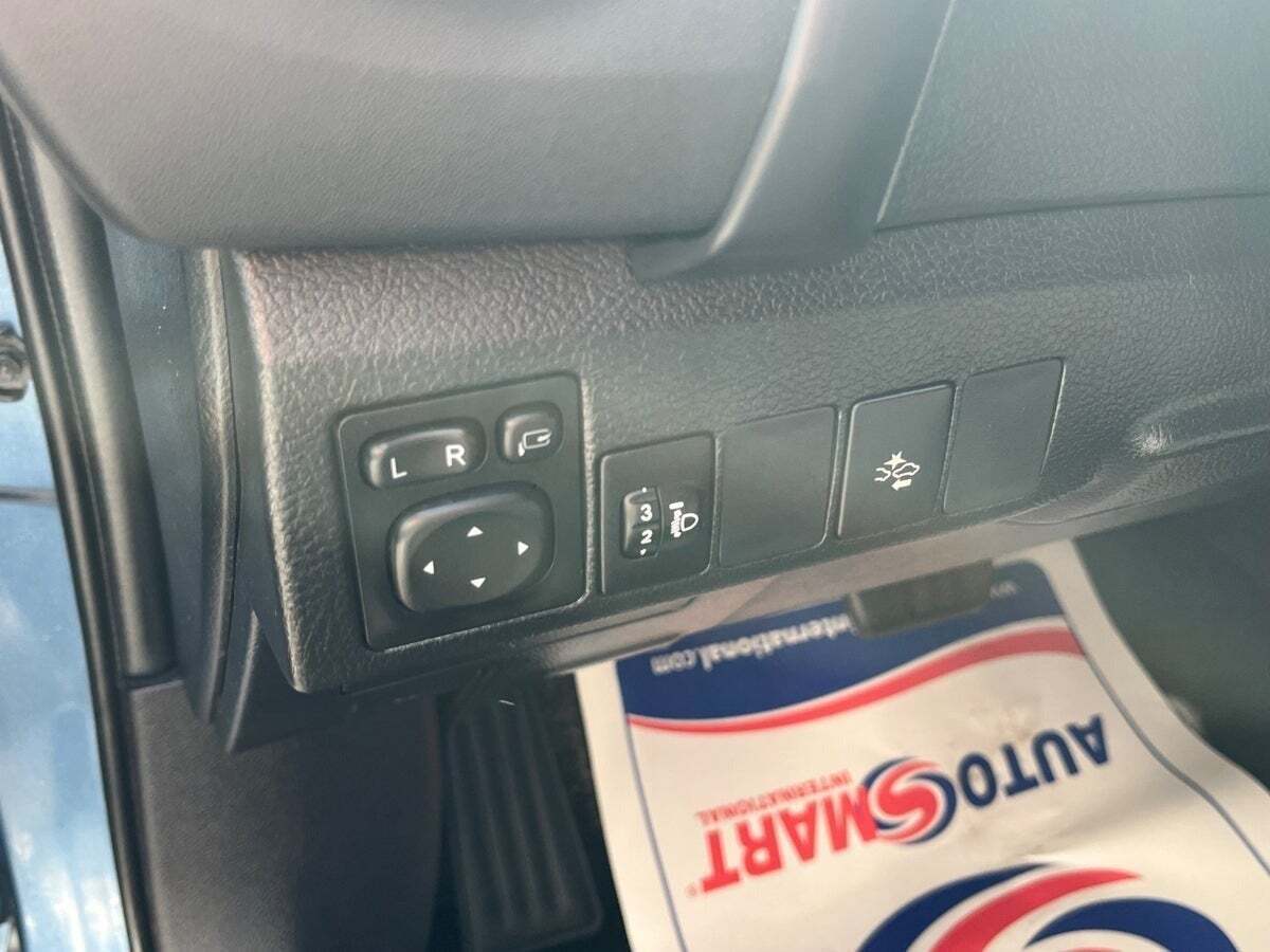 Blå Toyota Auris fra 2016