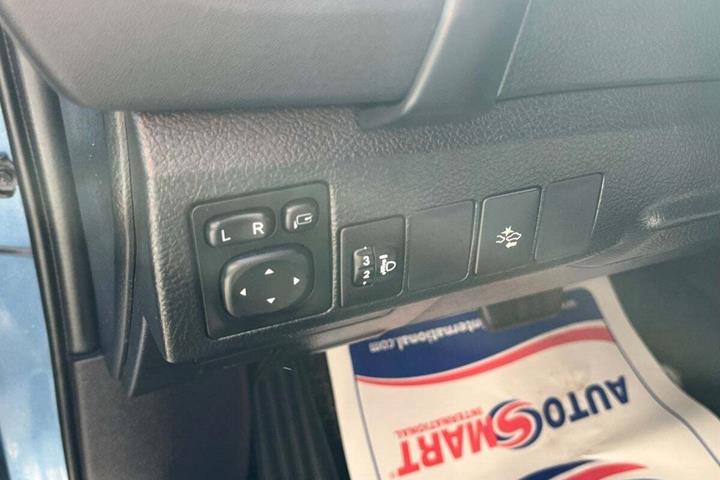 Blå Toyota Auris fra 2016