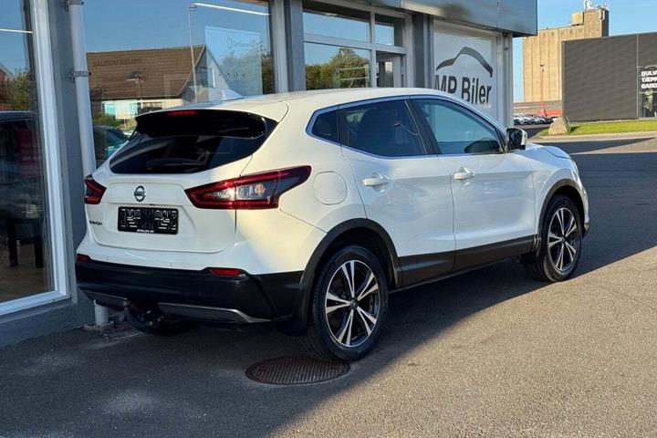 Hvid Nissan Qashqai fra 2020