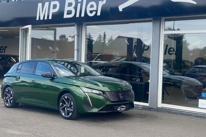 Grøn Peugeot 308 fra 2022