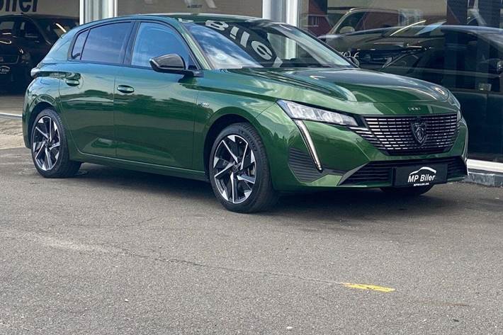 Grøn Peugeot 308 fra 2022