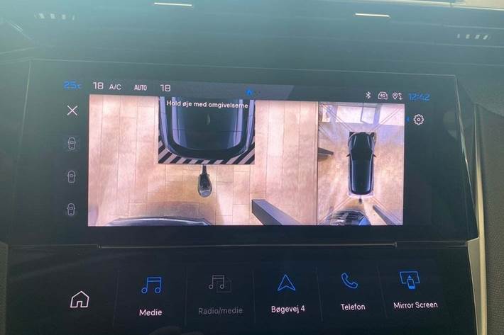 Grøn Peugeot 308 fra 2022