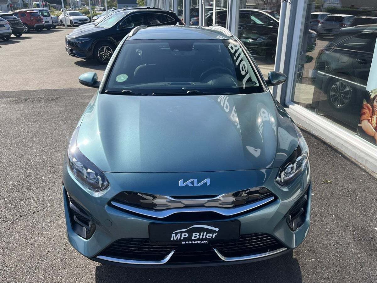 Turquoise Kia Ceed fra 2022