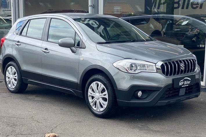 Grå Suzuki S-Cross fra 2016 set udefra