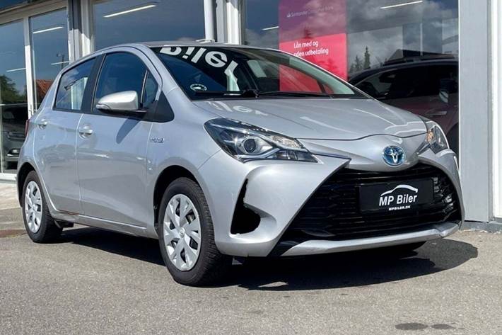 Sølv Toyota Yaris fra 2019