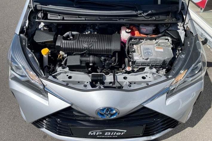 Sølv Toyota Yaris fra 2019