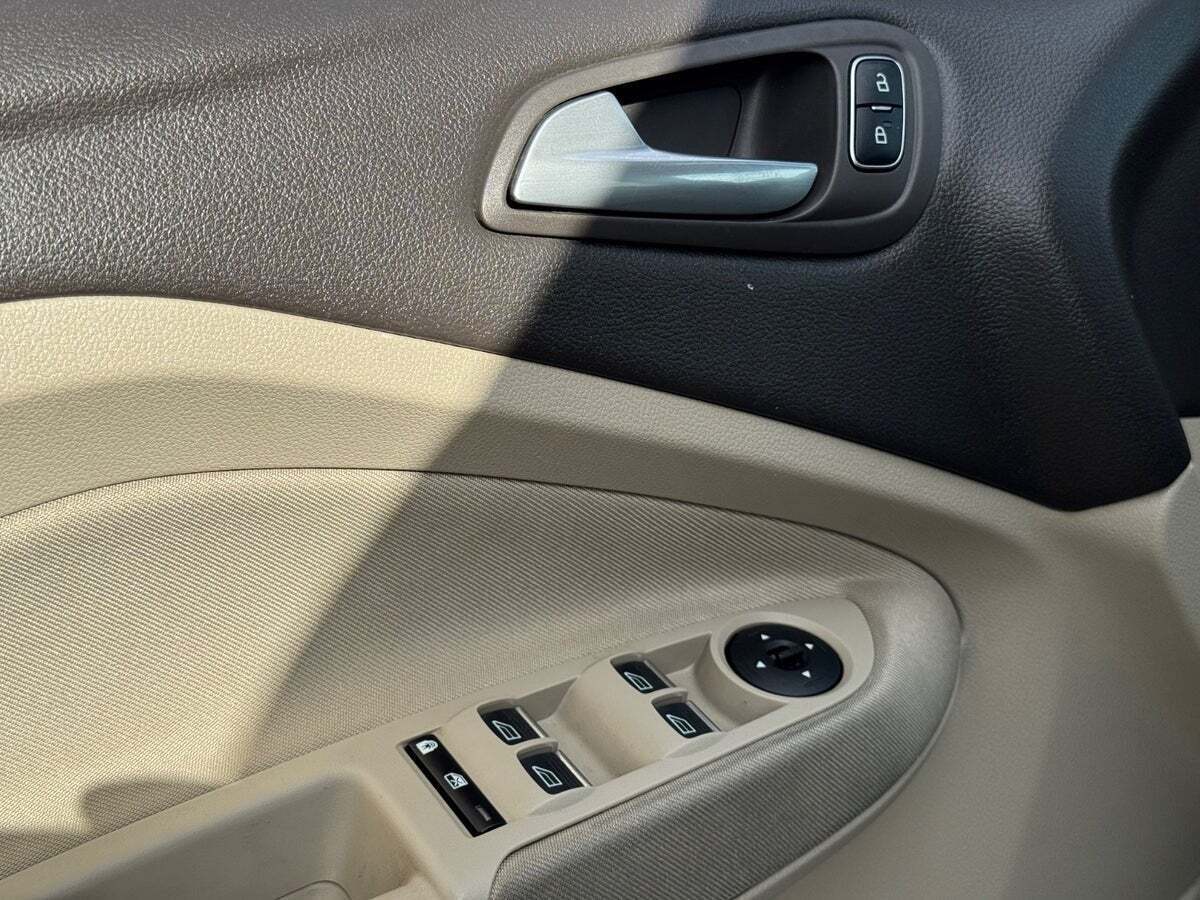 Orange Ford C-MAX fra 2018