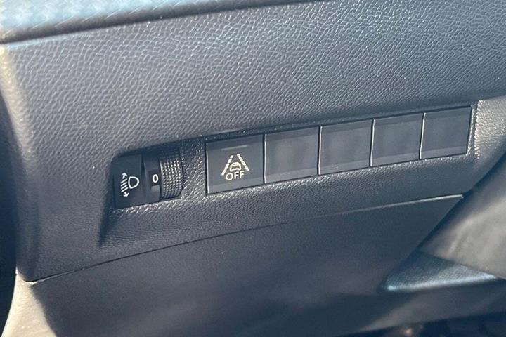 Hvid Peugeot 2008 fra 2020