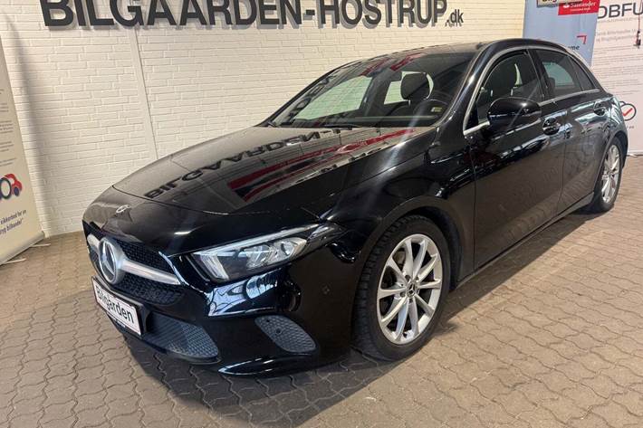 Sort Mercedes A200 fra 2019 set udefra